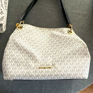 Michael Kors Raven Large Shoulder Tote ( Vanilla and Navy)